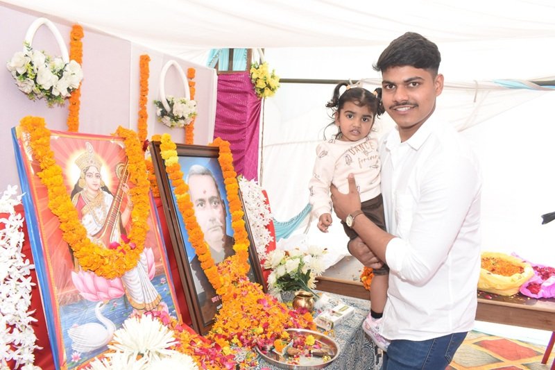 श्रद्धांजलि अर्पित
